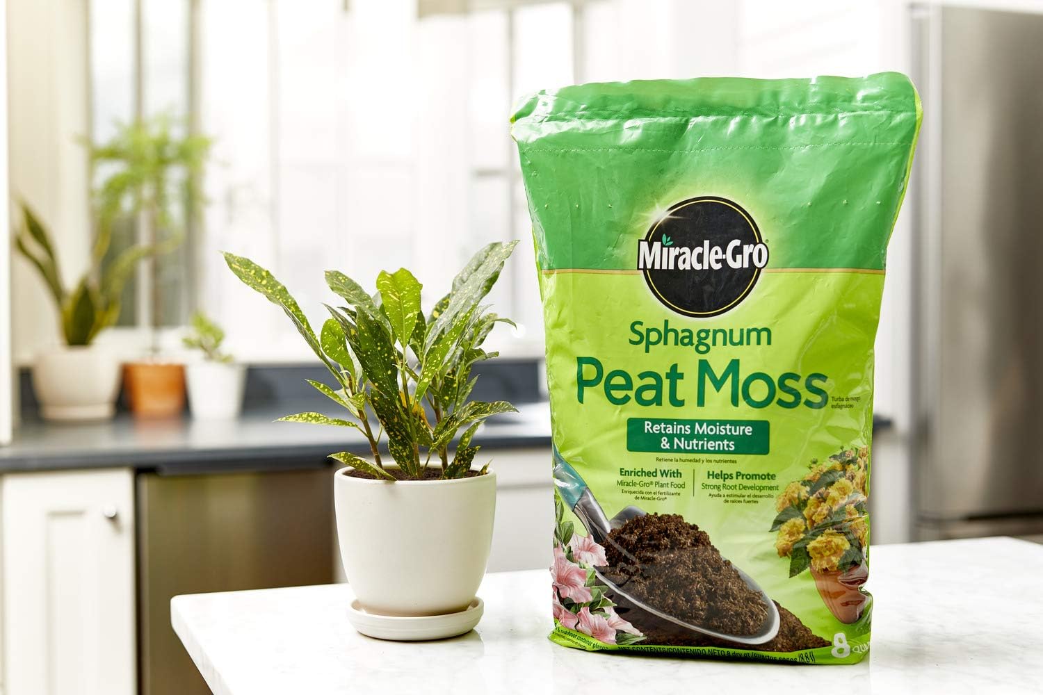 Miracle-Gro Sphagnum Peat Moss - Enriched with Plant Food, Add to Potting Mix and Native Soil, 8 qt. (2-Pack)